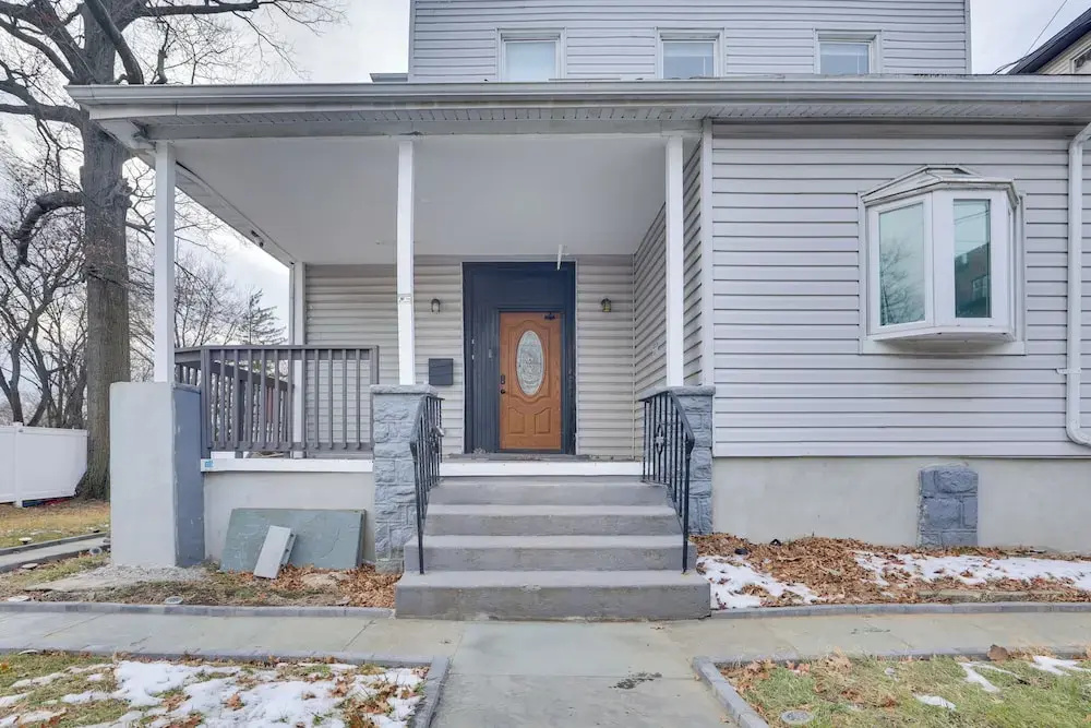 Easy NYC Access: Updated Apt Near Parks & Bay!