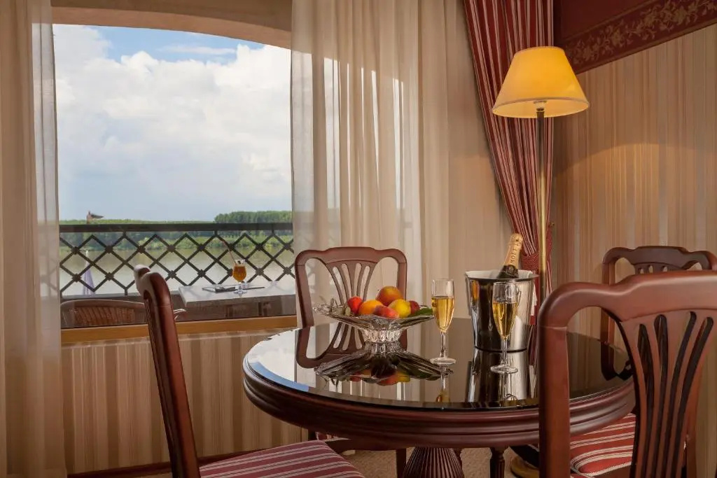 Deluxe Suite