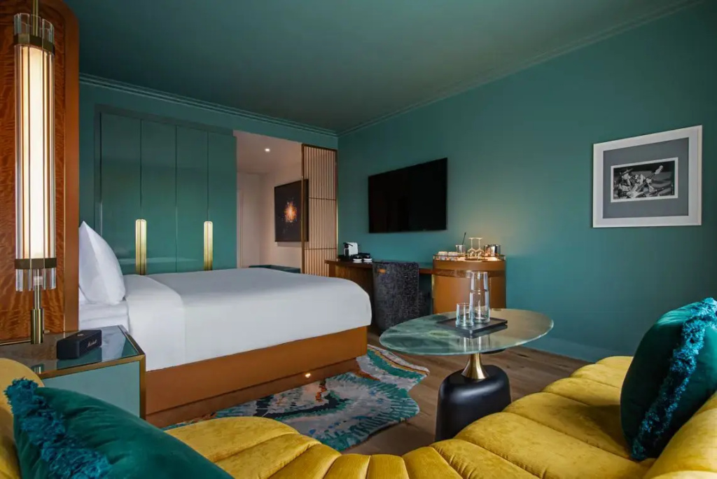 Premier room