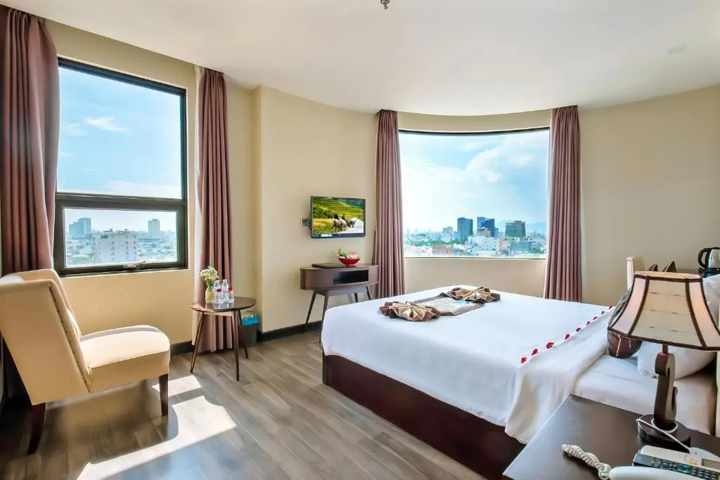Superior Double room with city view (full double bed)