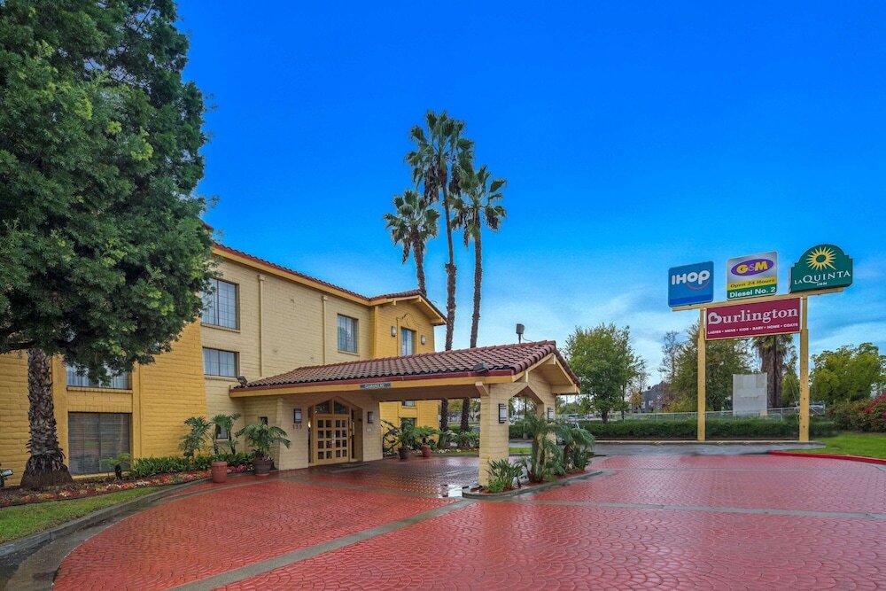 Чула виста фото. Chula vista california. Сьерра-виста, аризона,. Чула виста. Город виста.
