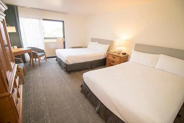 Standard Quadruple room with partial ocean view