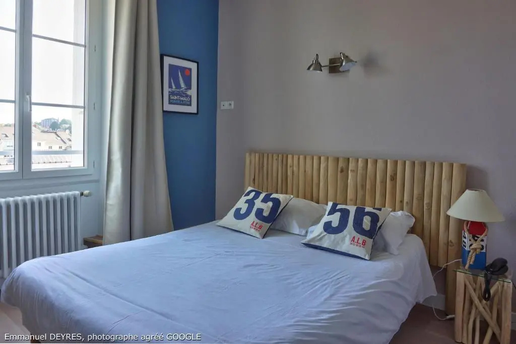 Double room with garden view (full double bed)