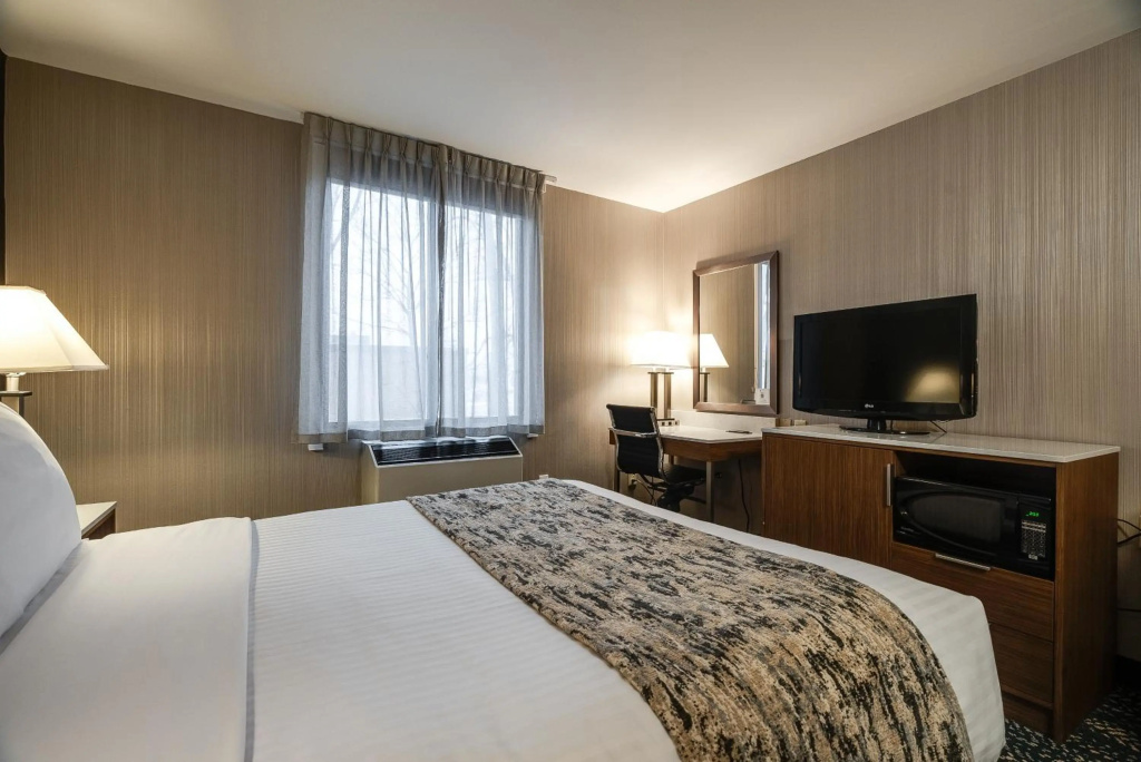 Отель Monte Carlo Inn Toronto West Suites в Миссиссауге