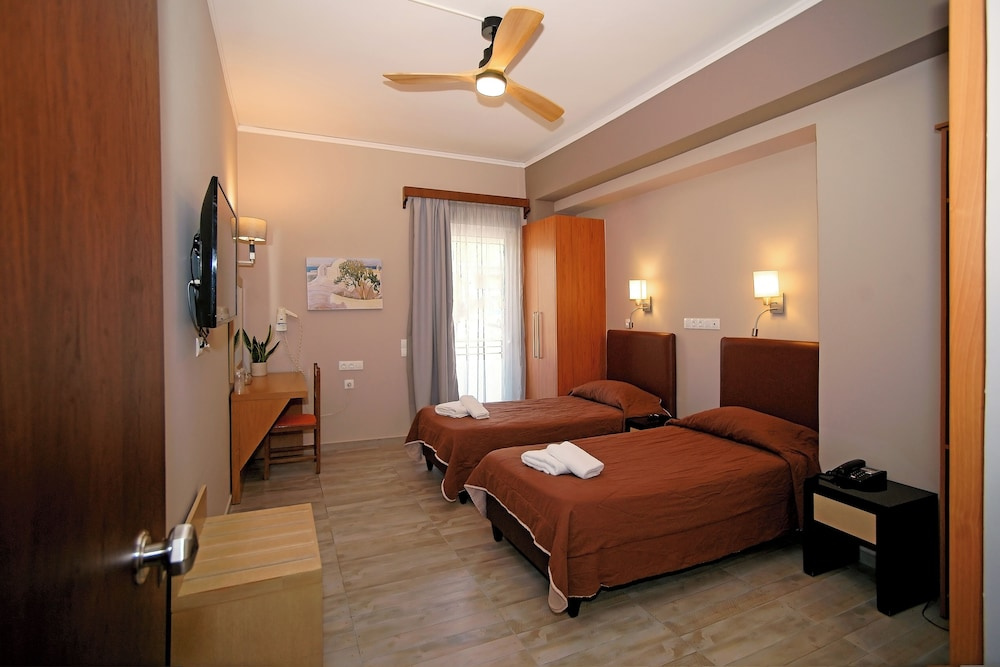Standard Double room with balcony (full double bed)