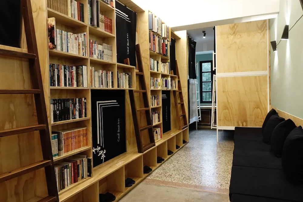 CaoJi Book inn Hostel