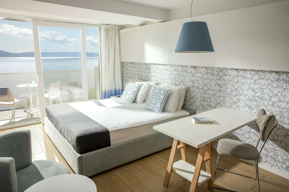 Superior Double room with balcony and with sea view (twin beds)