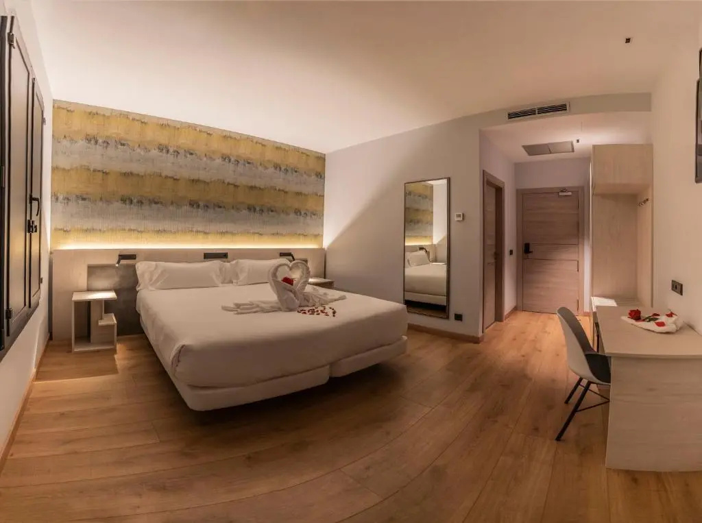 Standard Double room (full double bed)