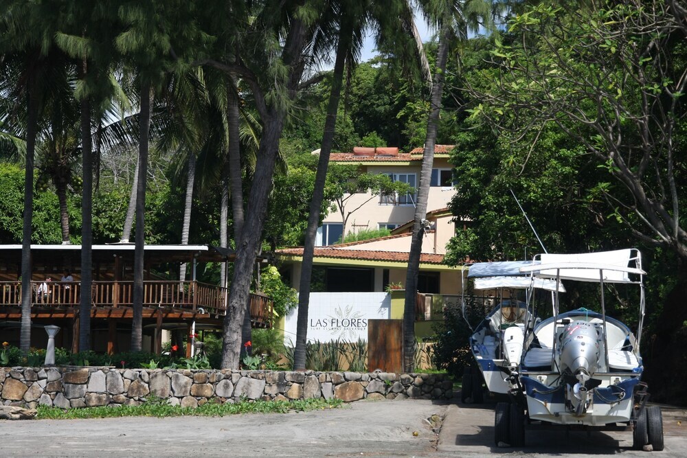 Las Flores Resort