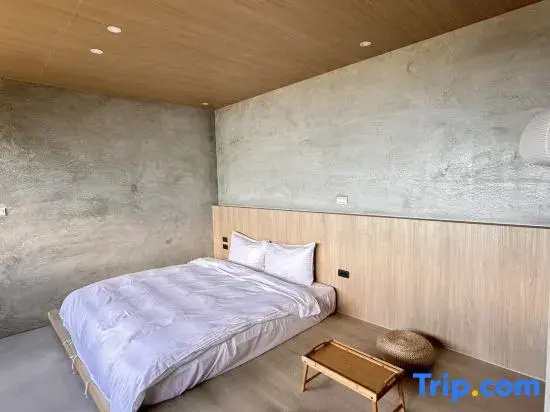 Deluxe Double room (full double bed)
