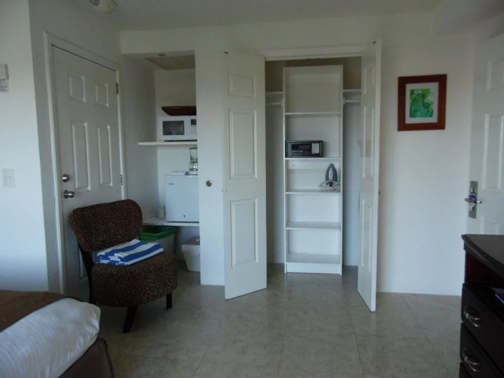 El Cantil Condominiums Resort