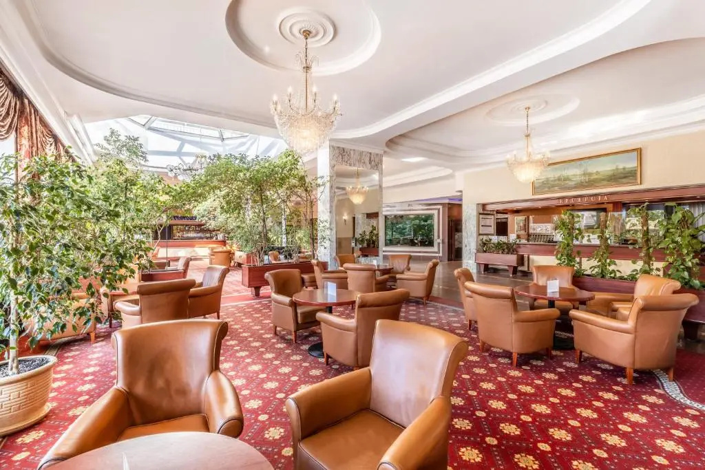 Lobby & Reception