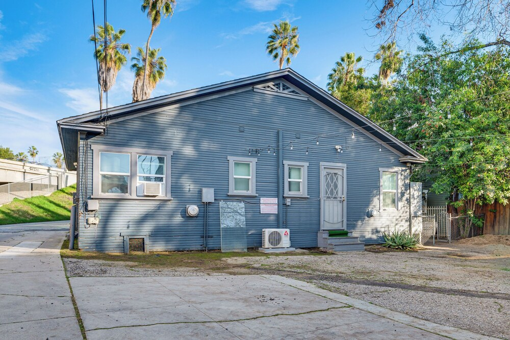Melrose Hill Home Near Hospitals: Nurses Welcome!