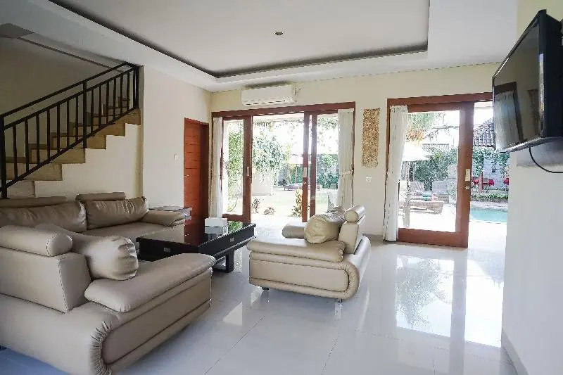 4 Bedrooms Villa