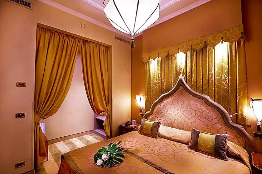 Double Suite (full double bed)