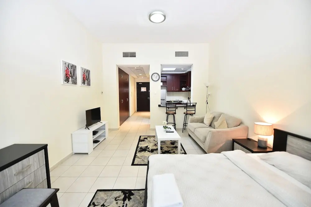 KEN - Spectacular Furnished Studio