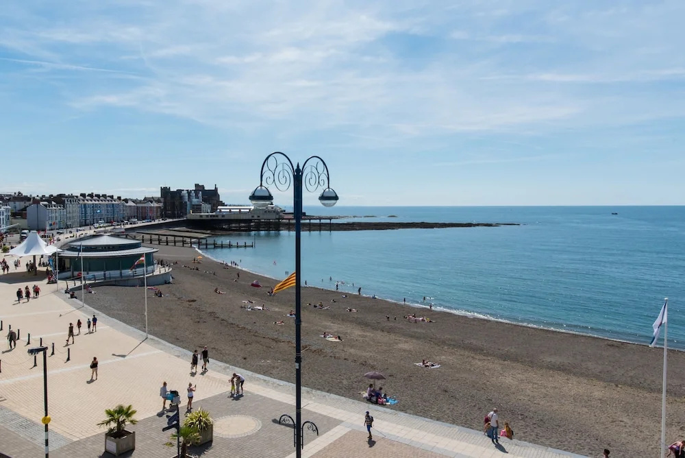 Beach & Waterfront