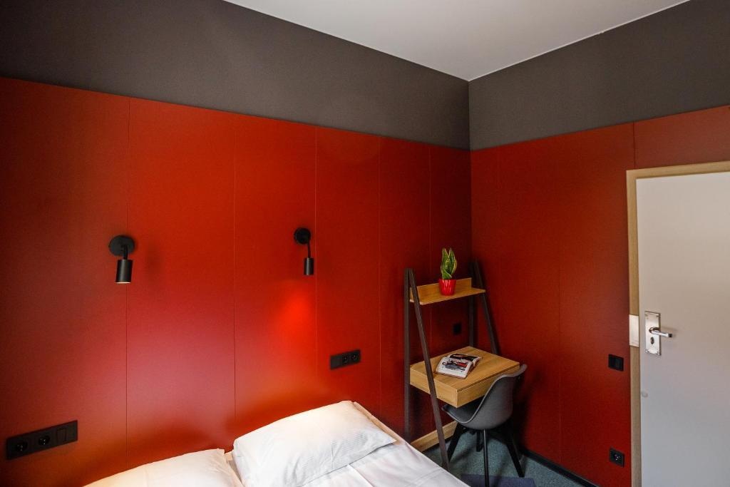 Hostel 2028 — 5