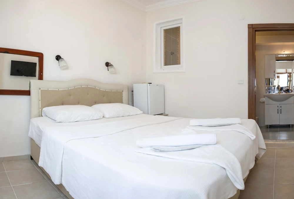 Economy Double Basement room with garden view (full double bed)