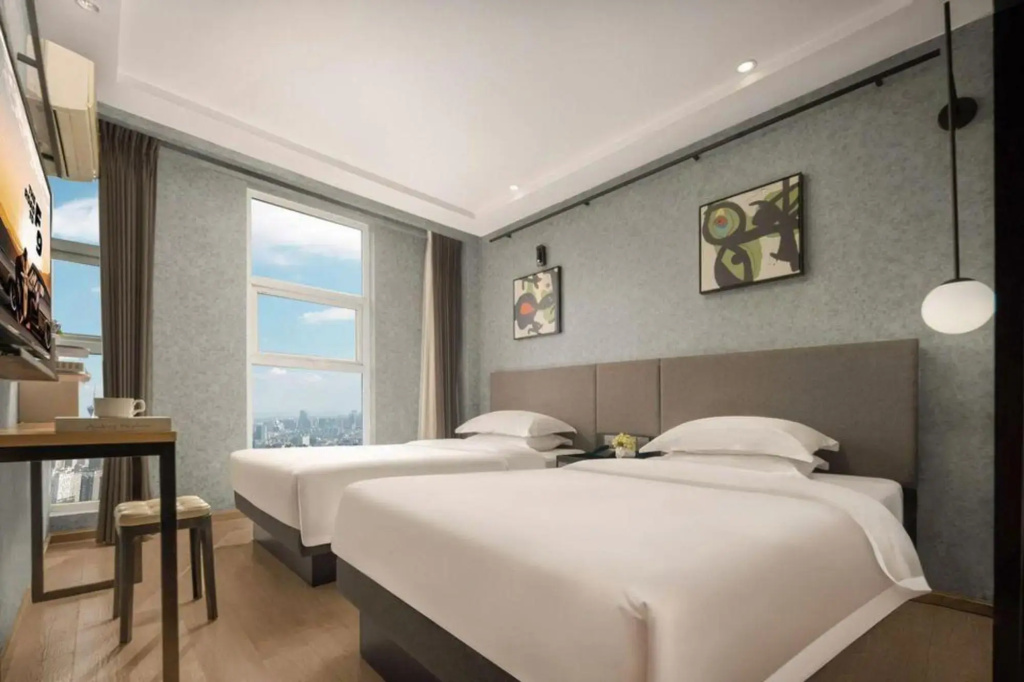 Yijia Lijing Hotel (Pengzhou No. 1 Middle School Store)