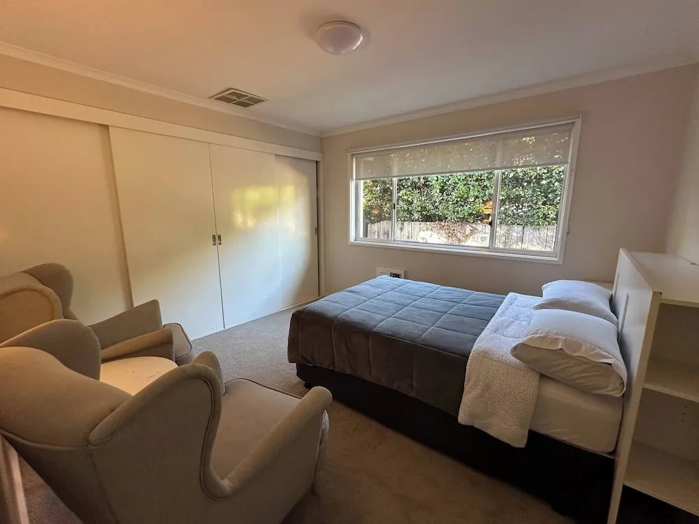 Curtin Cozy 2-bedroom House Near Canberra Hospital