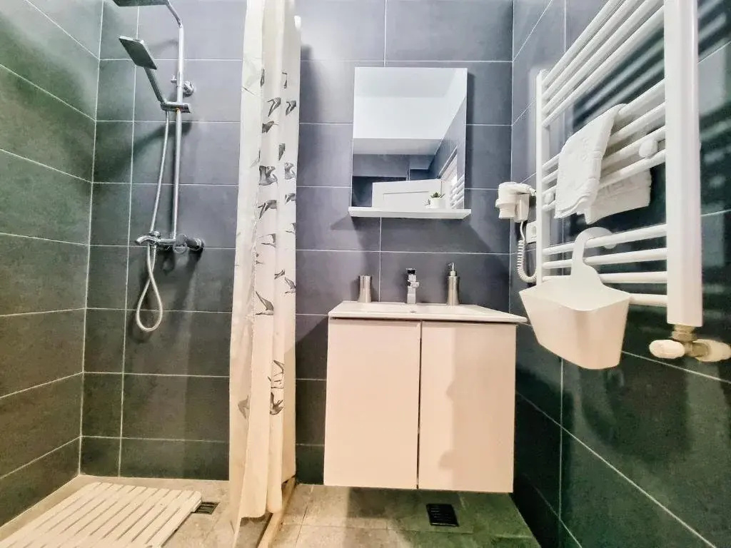 Seven Eleven Luxury Apartment - фото 9