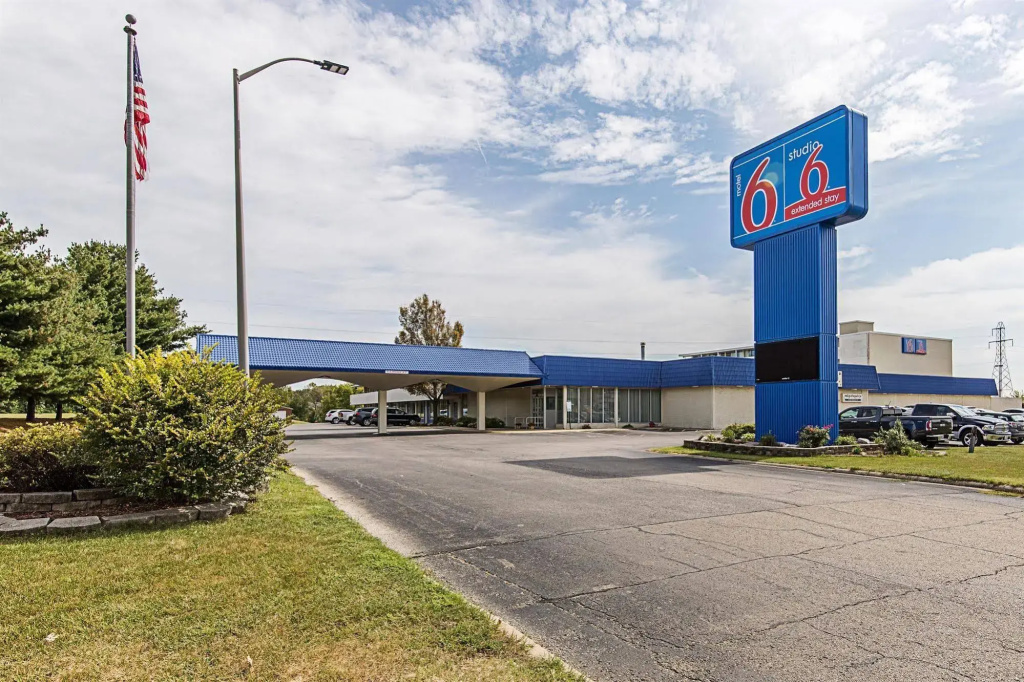 Motel 6 Pekin, IL