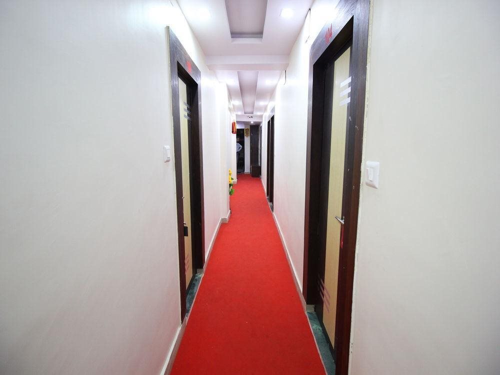 Отель OYO 2427 Hotel Raj Palace, фото 13