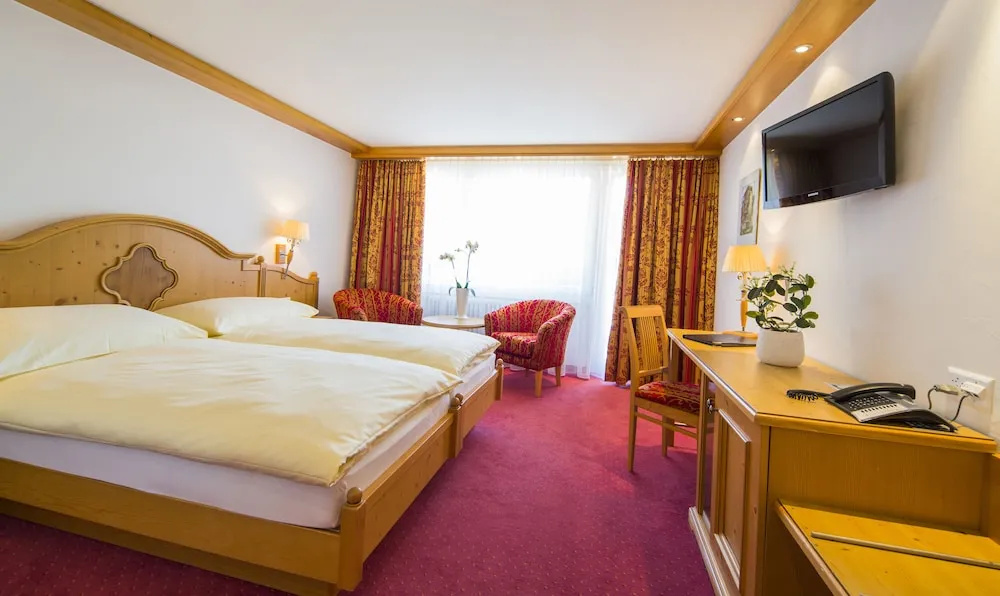 Deluxe Double room with balcony and with mountain view (twin beds)