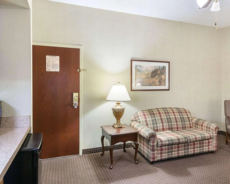 Double Suite (full double bed)