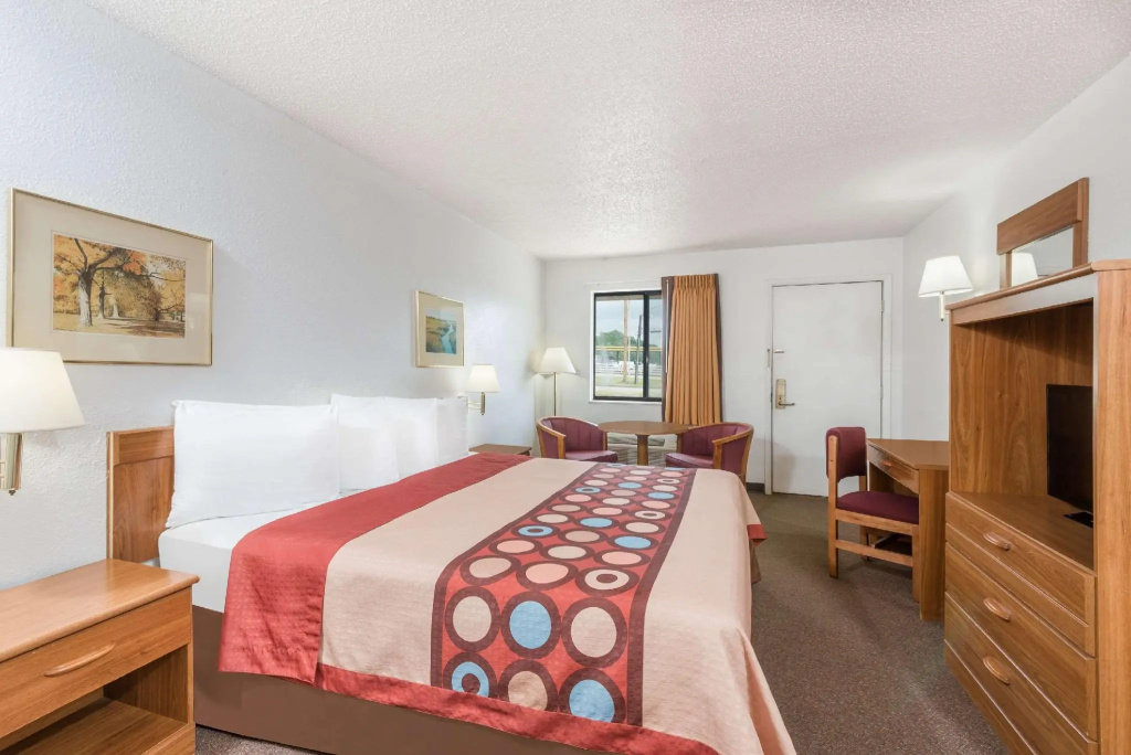 Double room (full double bed)