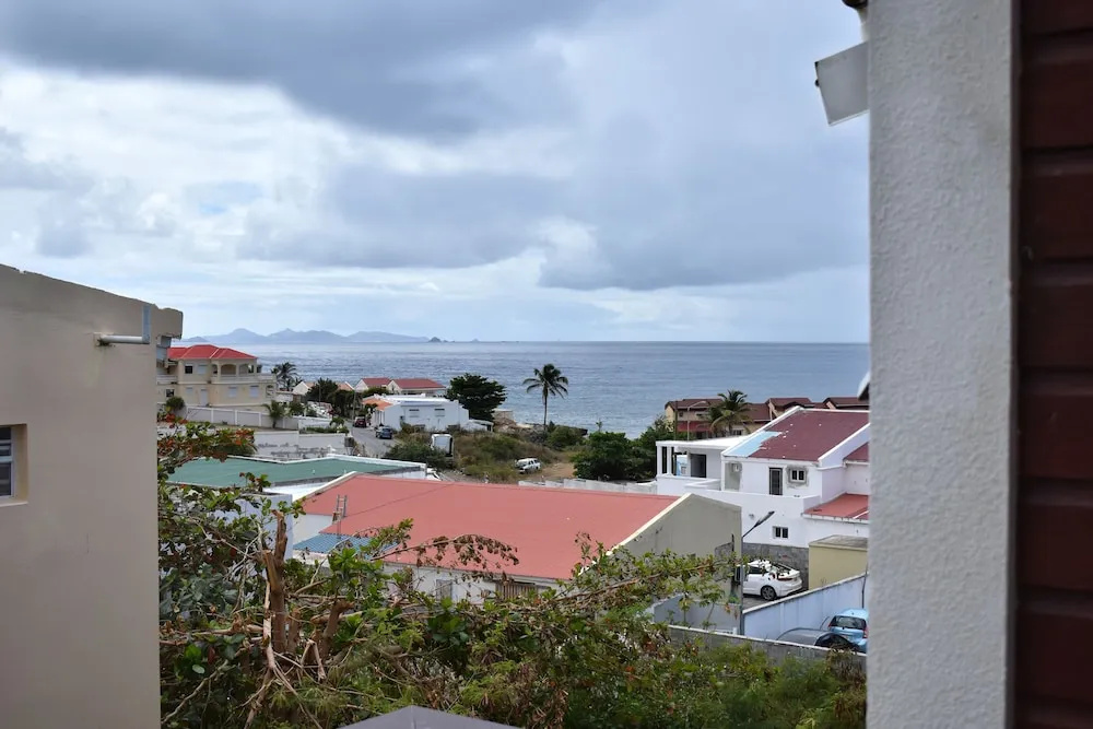 Standard Double Suite with balcony and with sea view (full double bed)