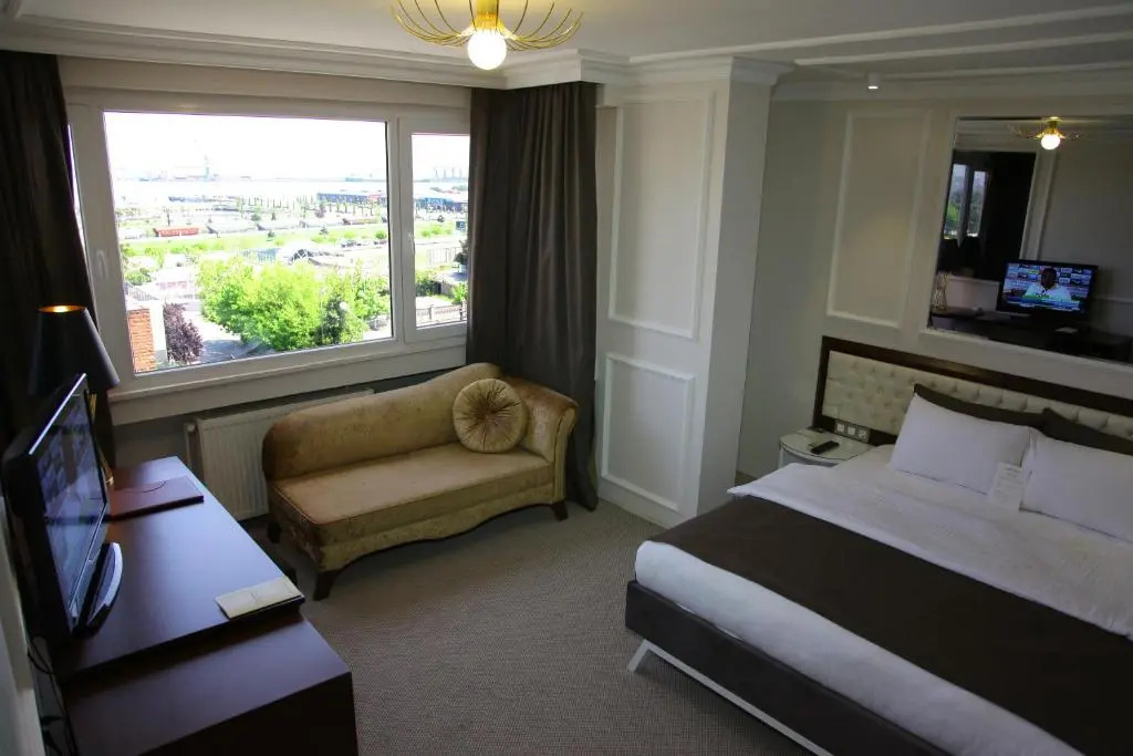 Deluxe Double room with sea view (full double bed)