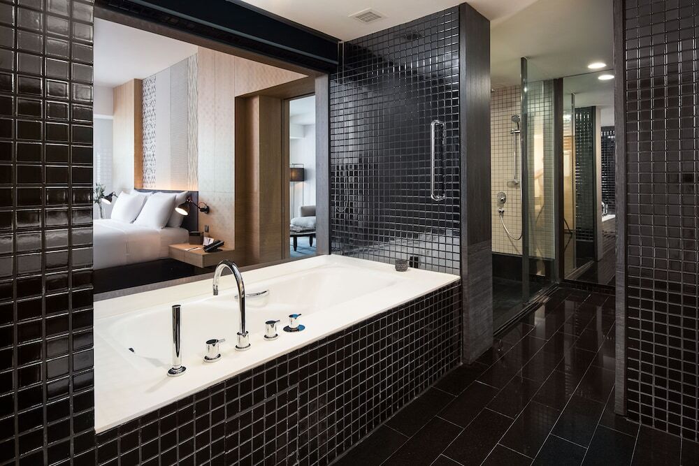 G Hotel Gurney