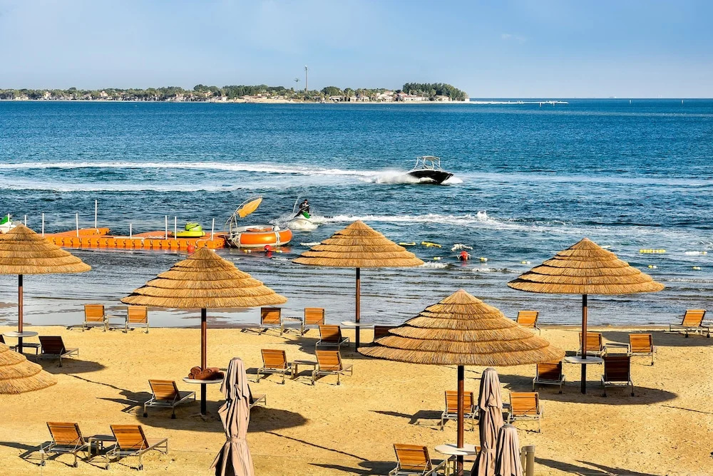 Beach & Waterfront