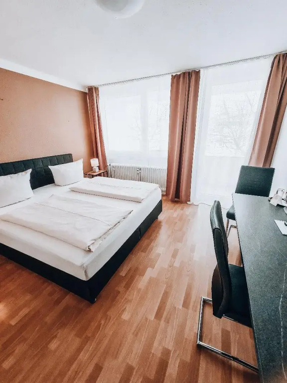 Standard Double room with balcony (full double bed)