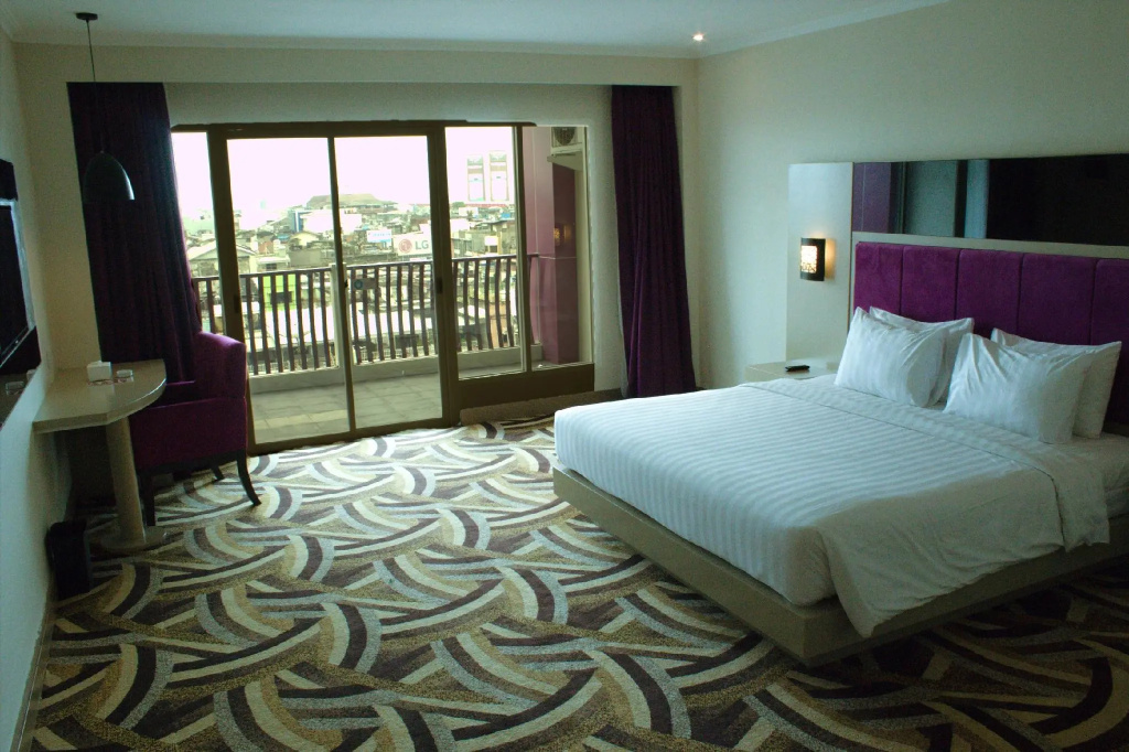 Business Double room (full double bed)