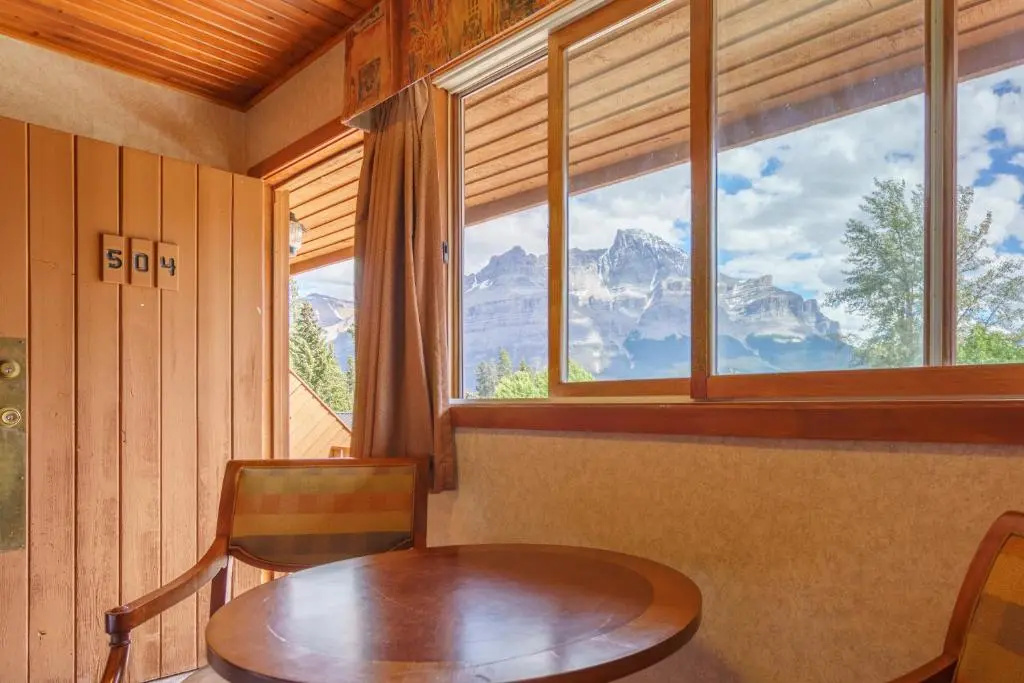 Standard room with mountain view