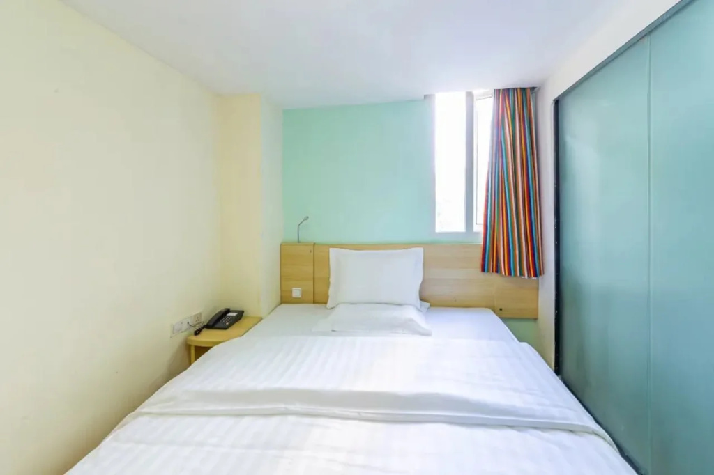 7Days Inn Chain Hotel (Guangzhou Beijing Road Gongyuanqian Subway Station) — фото