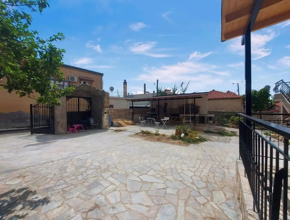 Martinia Pool Escape - Aiga Panoramic Vistas
