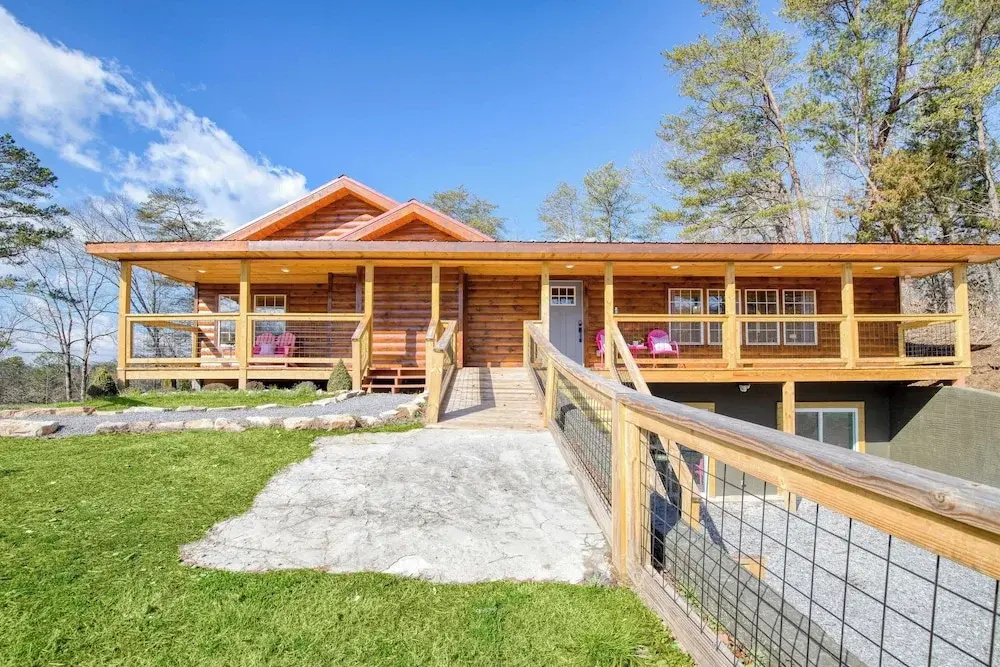 Pink Pines by Avantstay Luxury Aesthetic Dream Home, Indoor Pool, Hot Tub