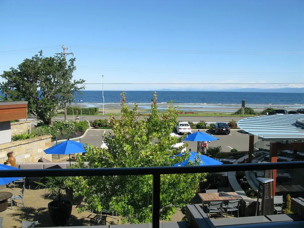 Premium Quadruple room with balcony and with ocean view