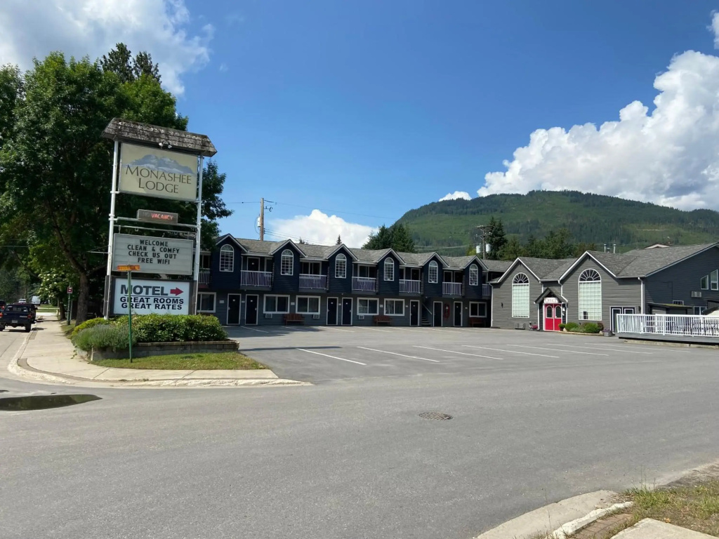 Monashee Lodge