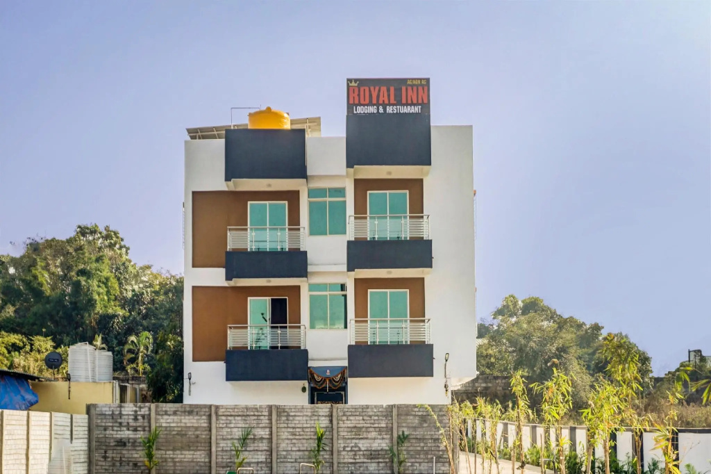 Royal Inn Lodging by OYO Rooms