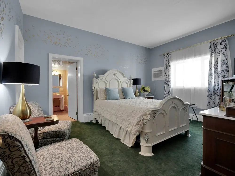 Premier room