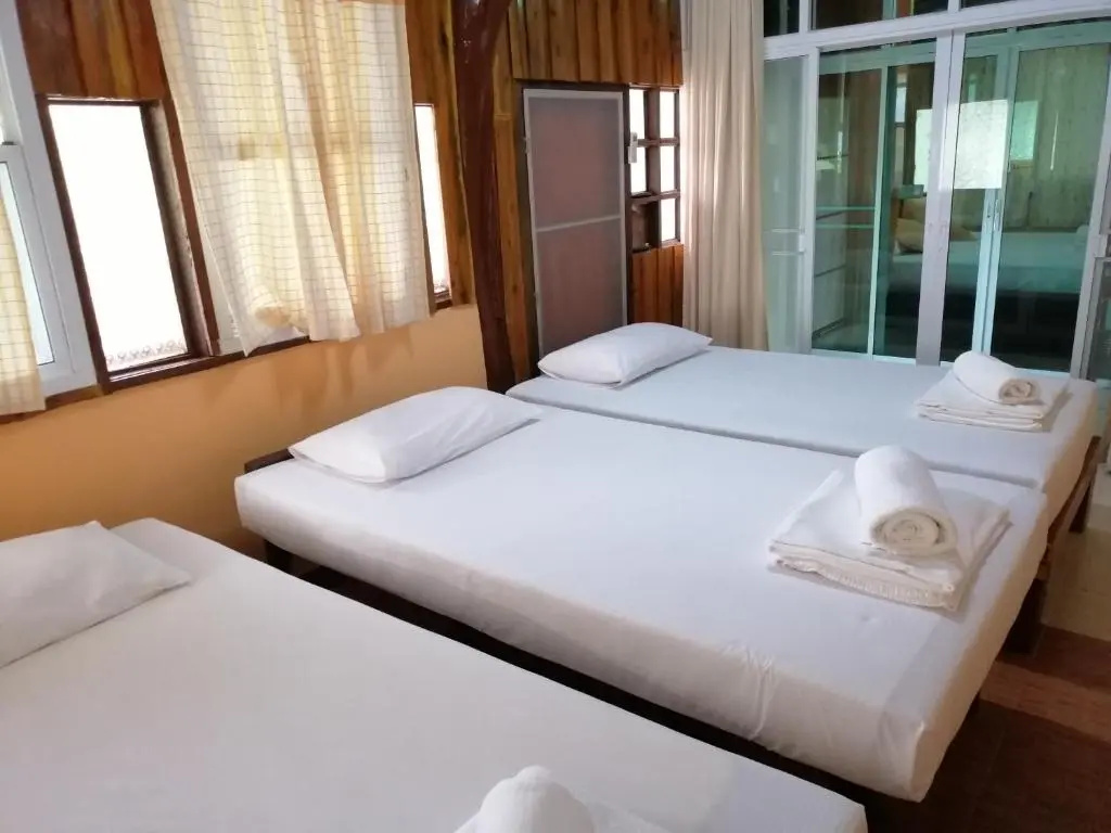 4 Bedrooms Cottage