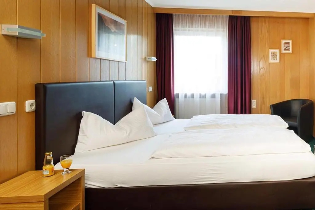 Classic Double room (full double bed)