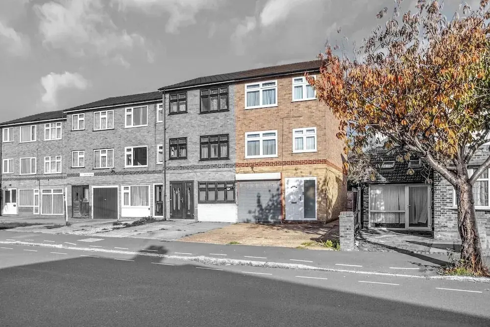 4 Bedrooms - Up To 14 Guests - Free Parking