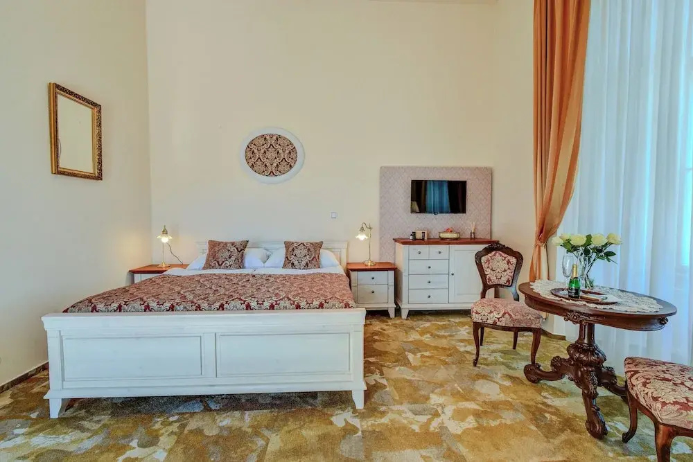 Royal room