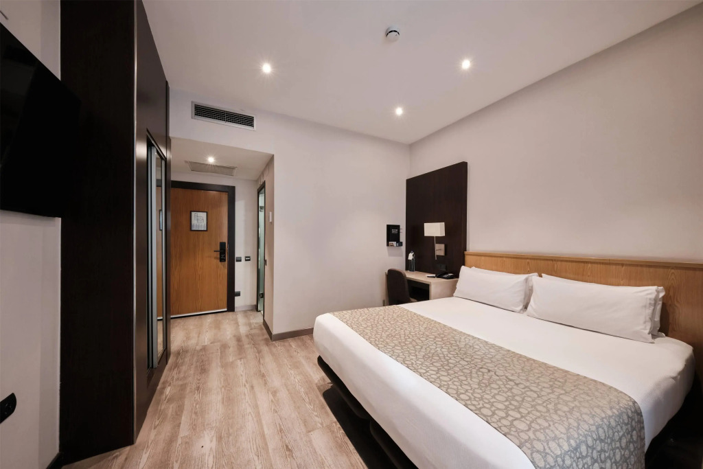 Catalonia Sagrada Familia — фото 4